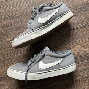 Nike Grey and White Toki Tennis Shoe Nike Men's Gray Canvas Sneakers 10.5